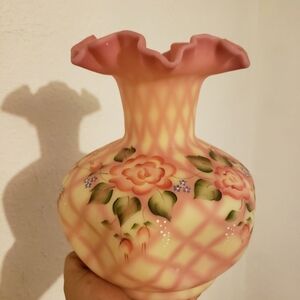 Rare Fenton Burmese Art Glass Diamond Optic Floral Vase